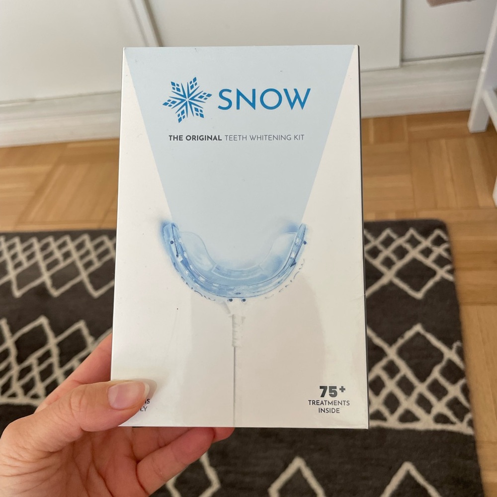 NWT - Snow Teeth Whitening Kit (3 serums + 1 extra whitening serum)